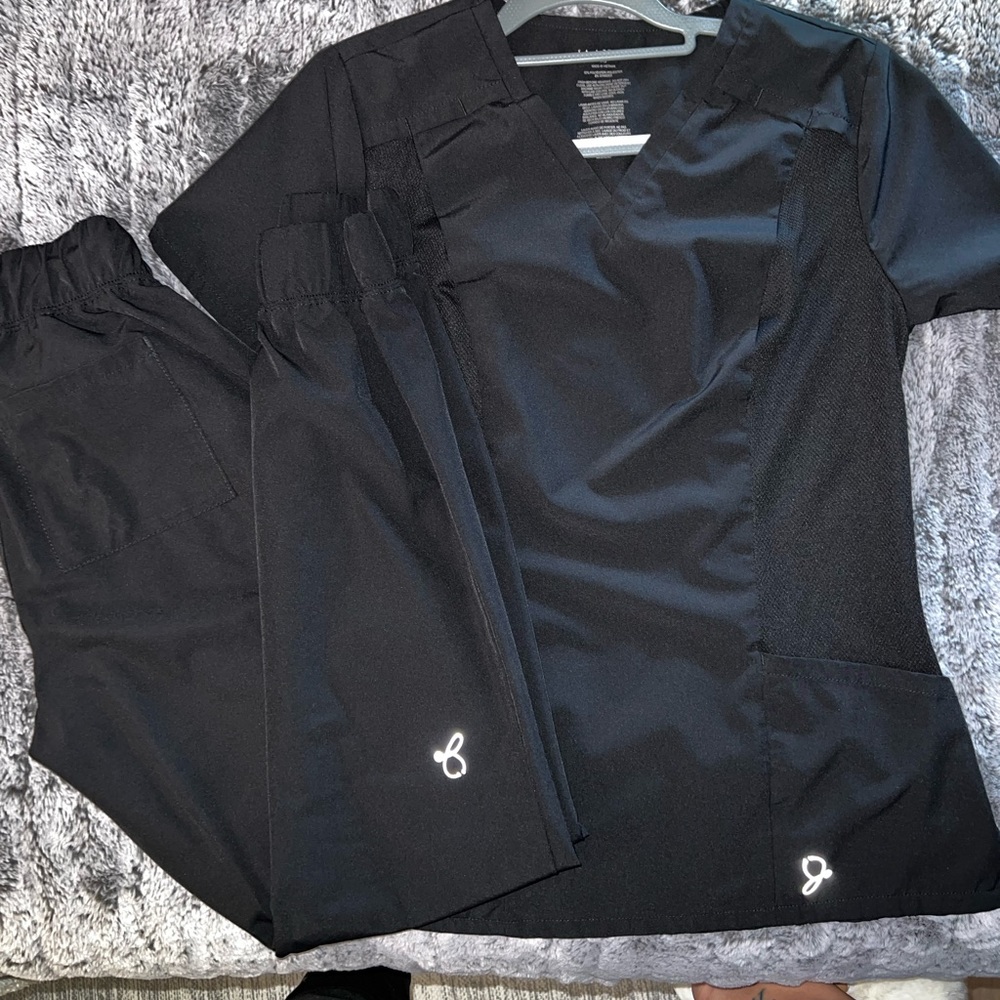 Jaanuu XS black scrub top & scrub jogger pants